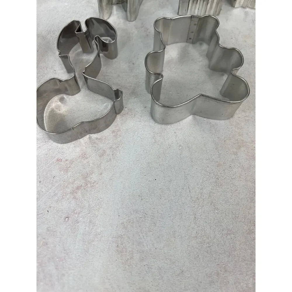 Lot of‎ 13 variety Cookie Cutters